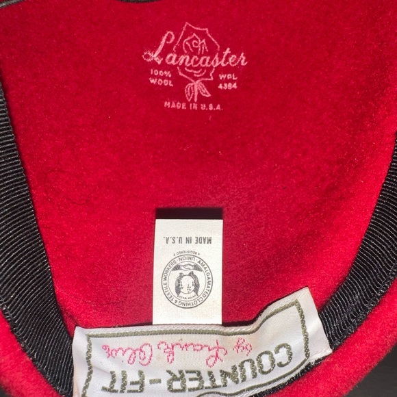 Small cranberry 100% wool hat with black feather design made in USA - Picture 8 of 8